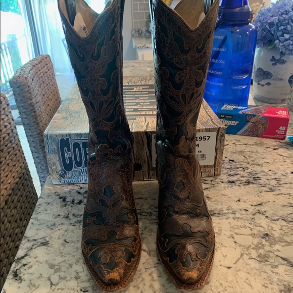 Corral Boots - Picture 2 of 6